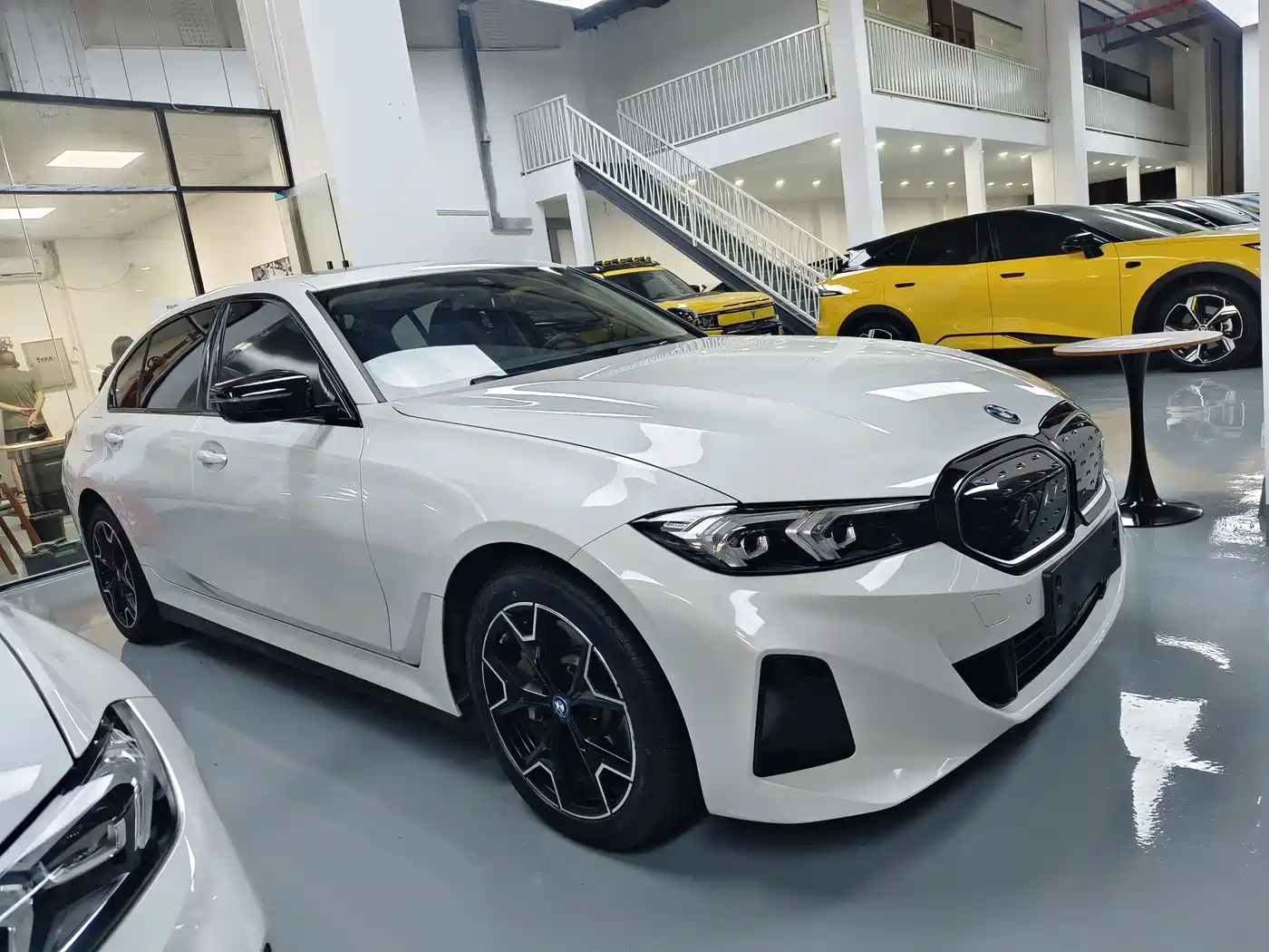BMW i3 2023 eDrive 40 L Shadowline Package фото 2