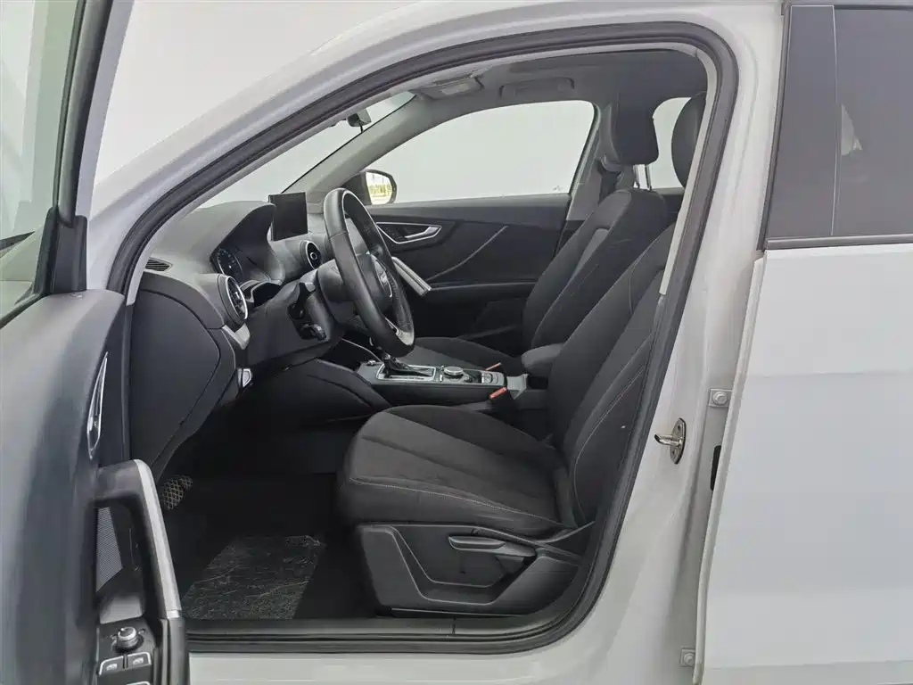Audi Q2L 2020 35 TFSI Progressive Dynamic Model фото 10