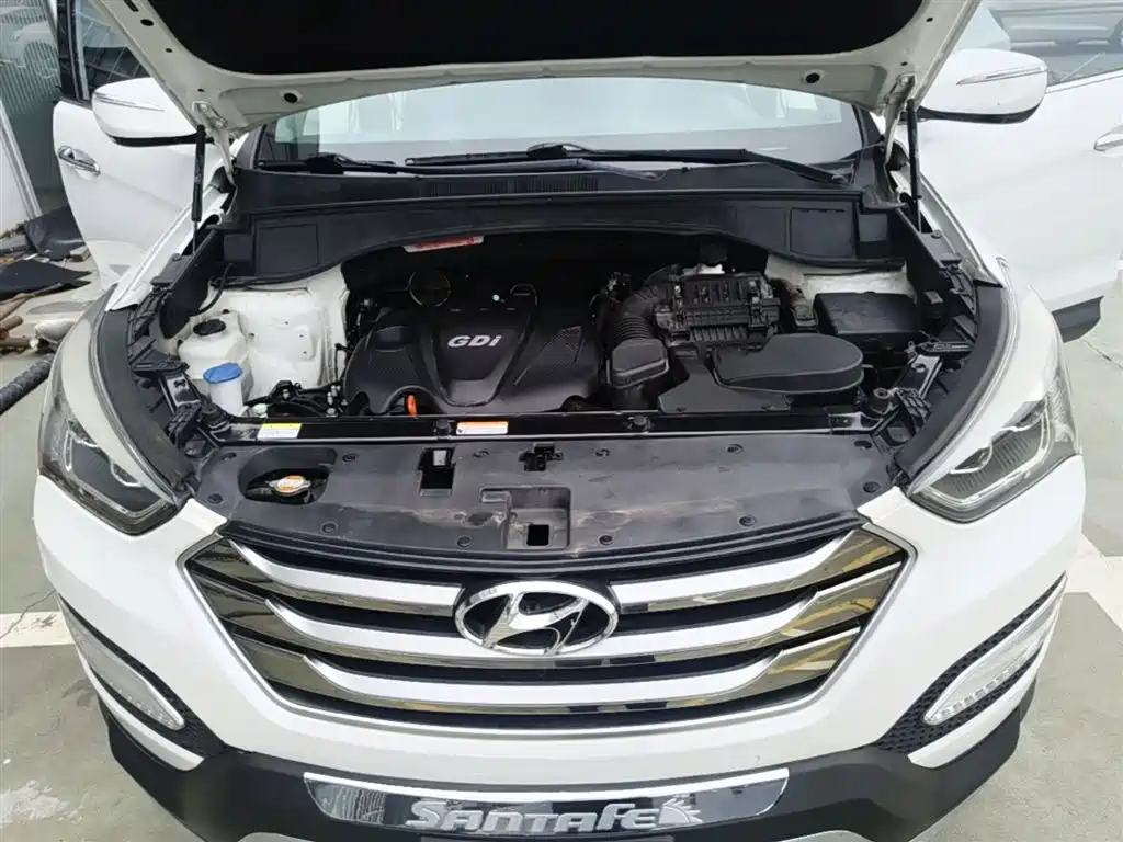 Hyundai Santa Fe 2015 2.4L Automatic 2WD Smart 5-seater фото 20