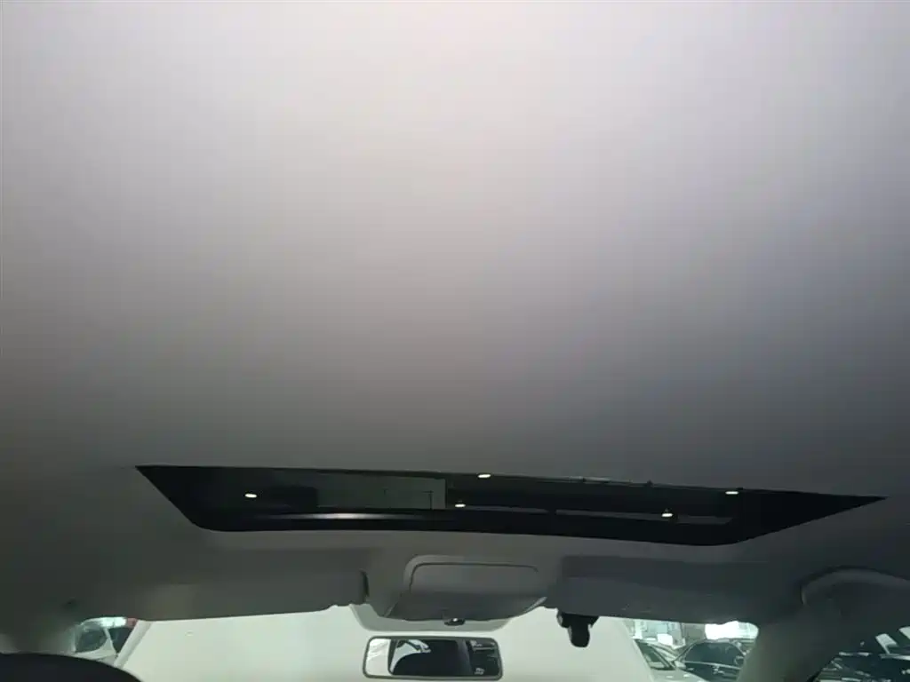 Volkswagen Sagitar 2017 1.6L Automatic Comfort фото 18