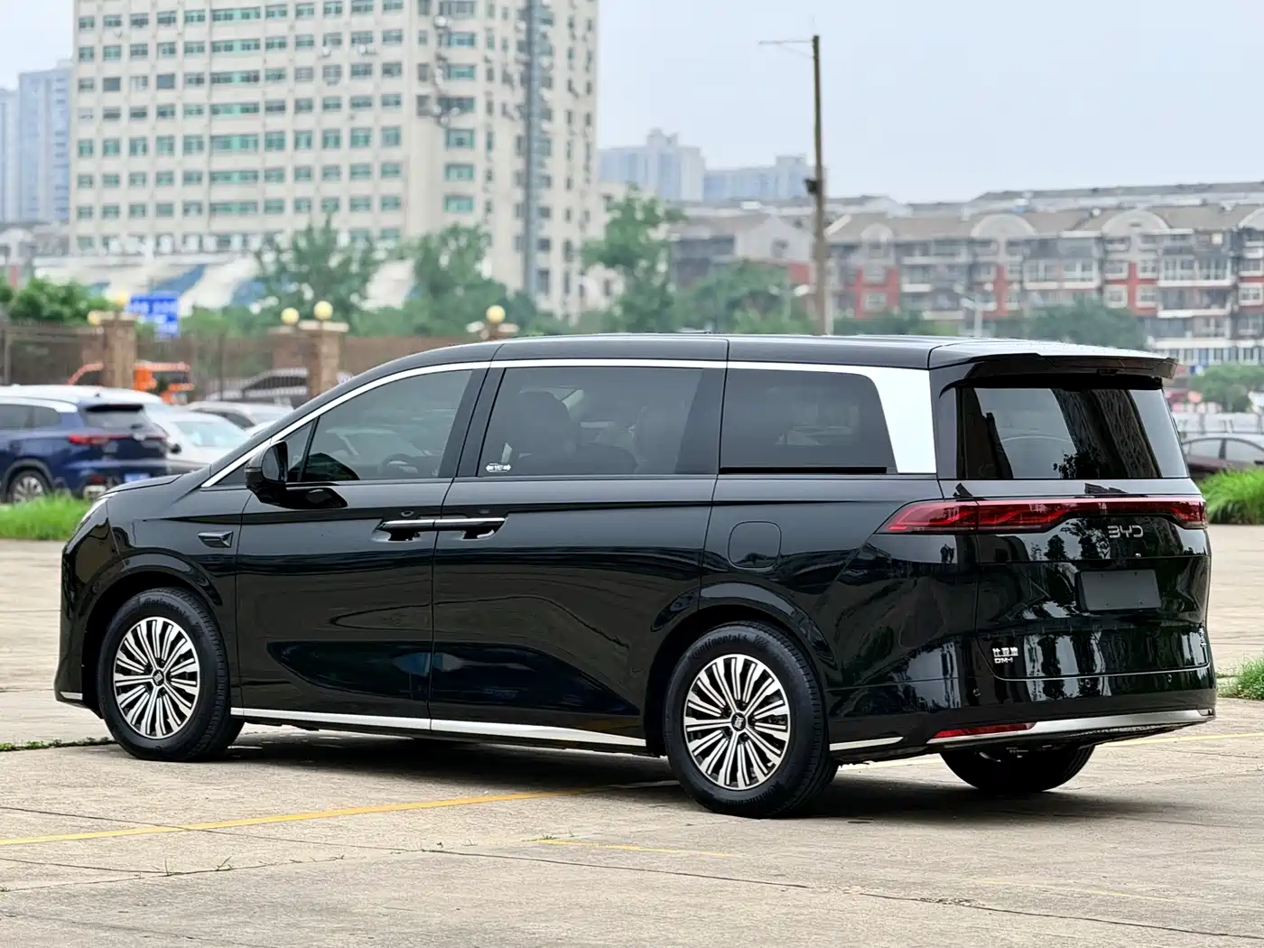 BYD Xia 2025 DM-i 1.5T 180km Excellence фото 5