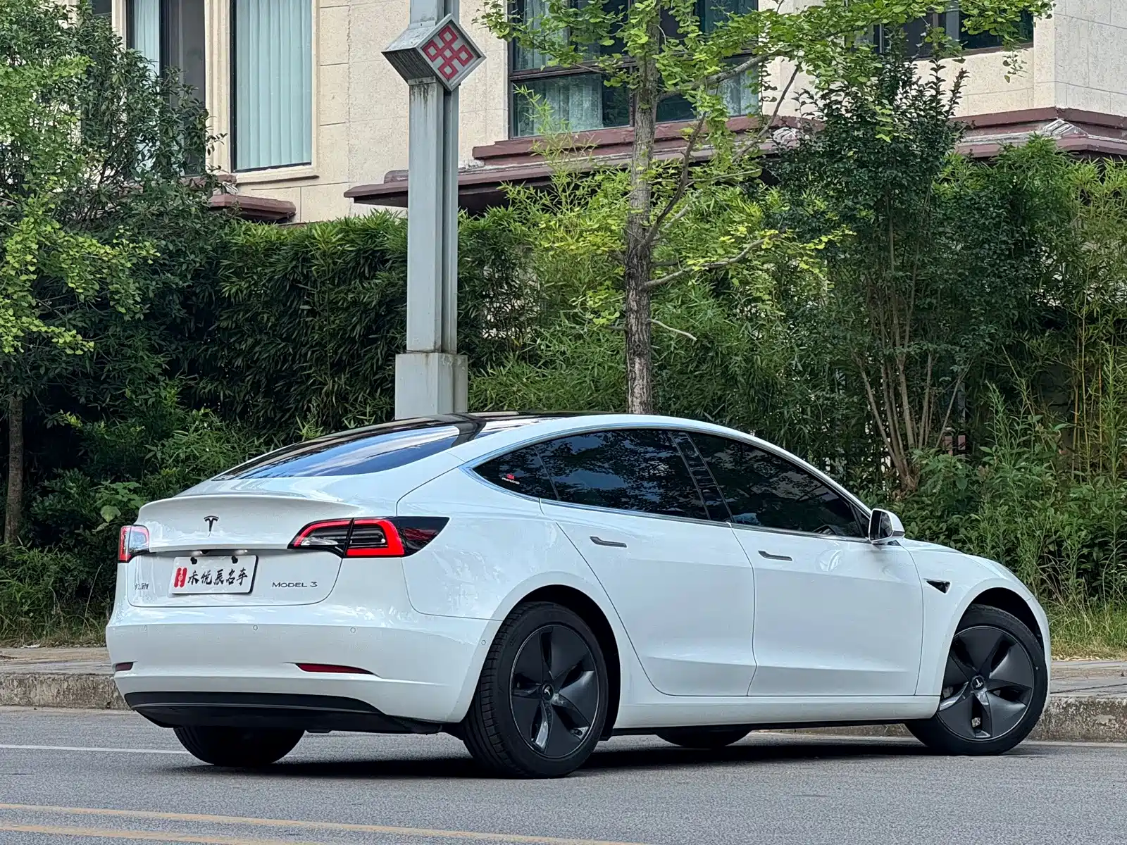 Фото 13 - Tesla Model 3