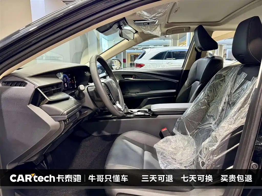 Toyota Camry 2026 Hybrid 2.0HGVP Luxury Edition фото 18