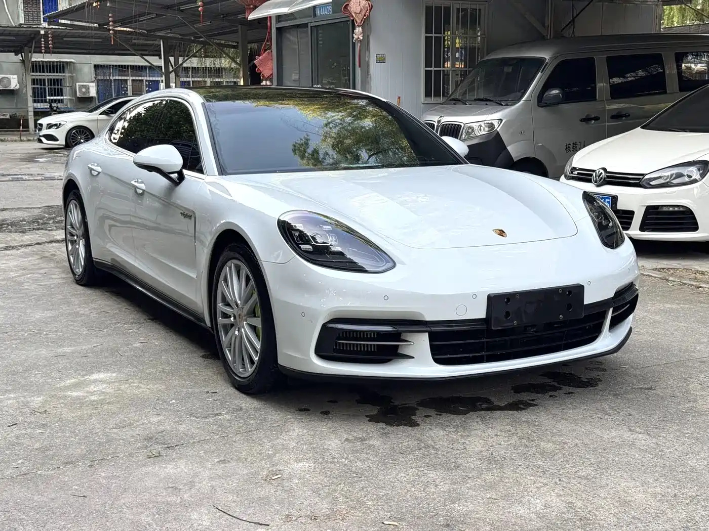 Porsche Panamera New Energy 2017 Panamera 4 E-Hybrid Executive Long Wheelbase 2.9T фото 3