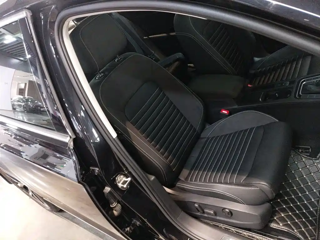Volkswagen Magotan 2020 330TSI DSG Leading фото 24