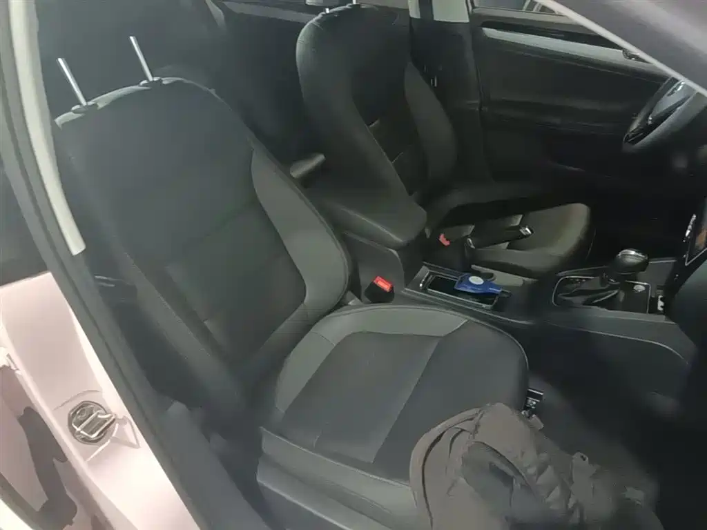Volkswagen Sagitar 2017 1.6L Automatic Comfort фото 25
