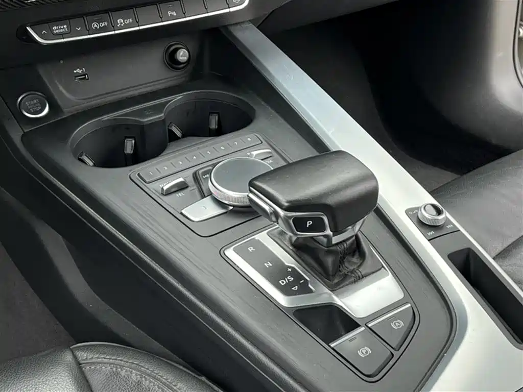 Audi A4L 2018 30th Anniversary 40 TFSI Fashion фото 7
