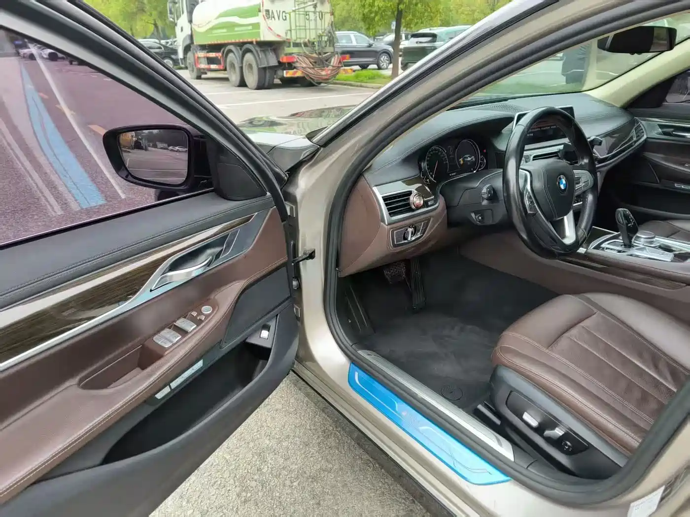 BMW 7 Series 2016 730Li Leading фото 9