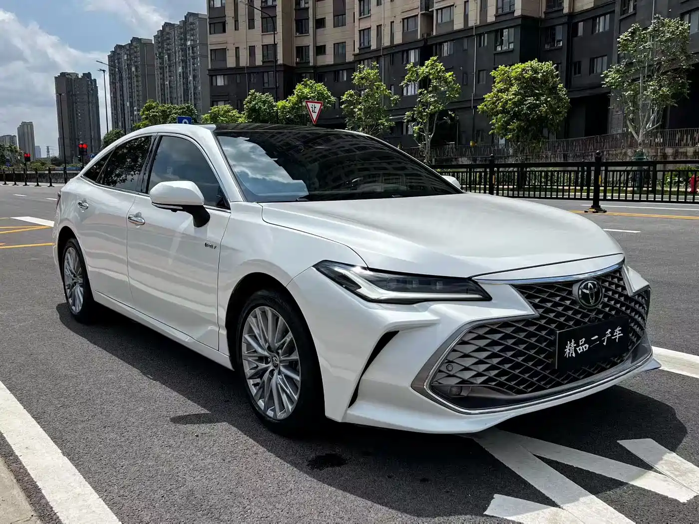 Toyota Avalon 2024 Model Hybrid 2.5L XLE Prestige Edition фото 3