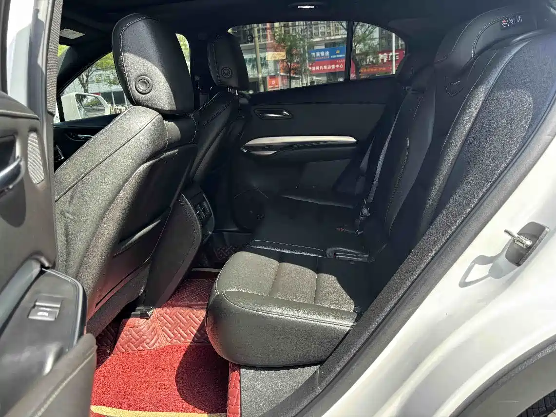 Cadillac XT4 2021 28T FWD Premium Edition фото 3
