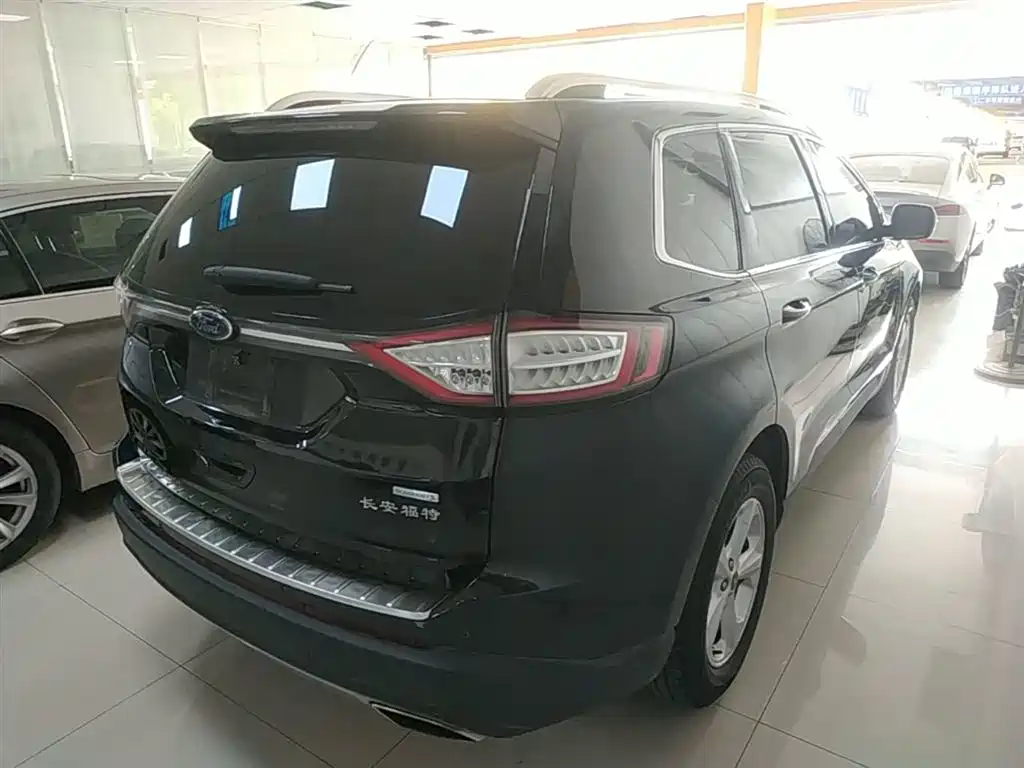 Photo 7 - Ford Edge