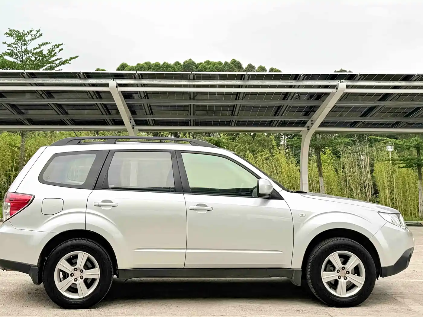 Subaru Forester 2010 2.0XS Automatic Luxury Edition фото 4