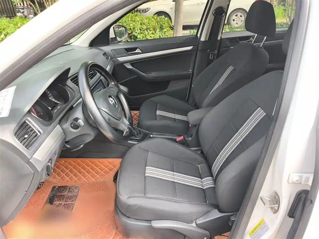 Volkswagen Lavida Tour 2017 1.6L Automatic Trend Edition фото 17