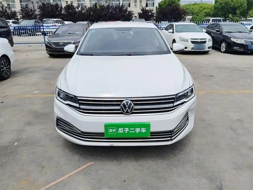 VOLKSWAGEN BORA