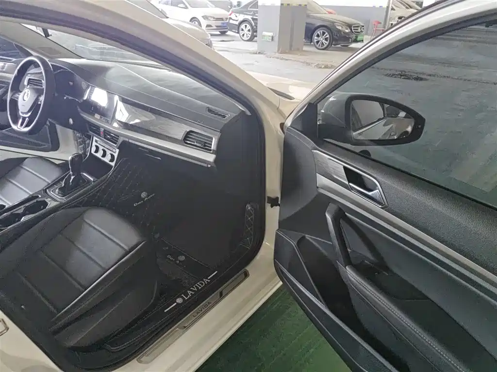 Volkswagen Lavida 2021 1.5L Auto Comfort Edition фото 12