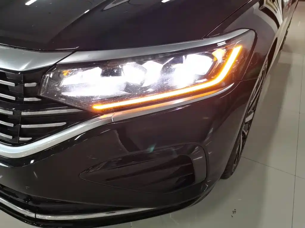 Фото 24 - Volkswagen Passat