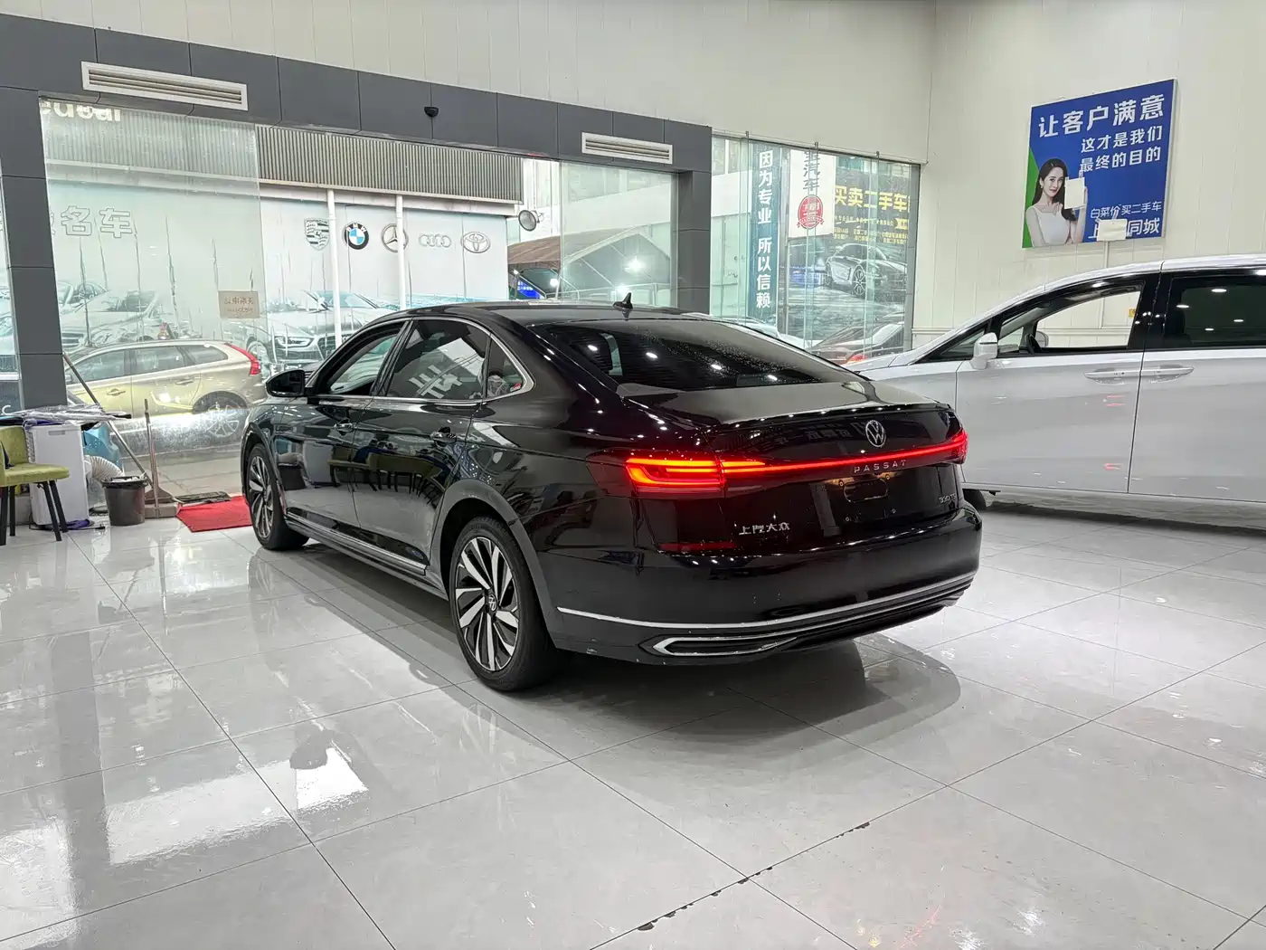Volkswagen Passat 2023 330TSI Starlight Elite Edition фото 4