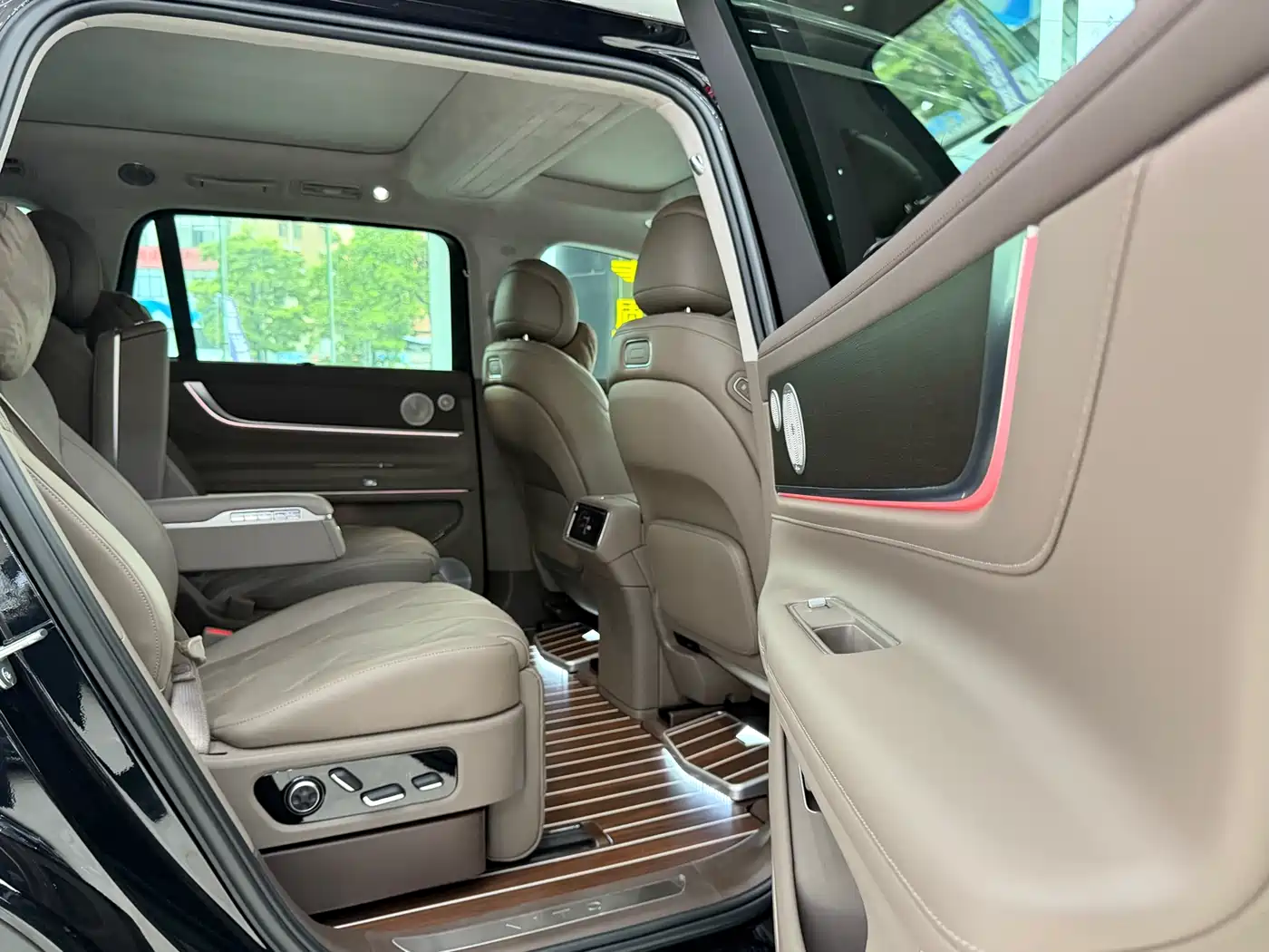 AITO Wenjie AITO M9 2025 Extended Range Ultra 52kWh 6-Seater фото 14