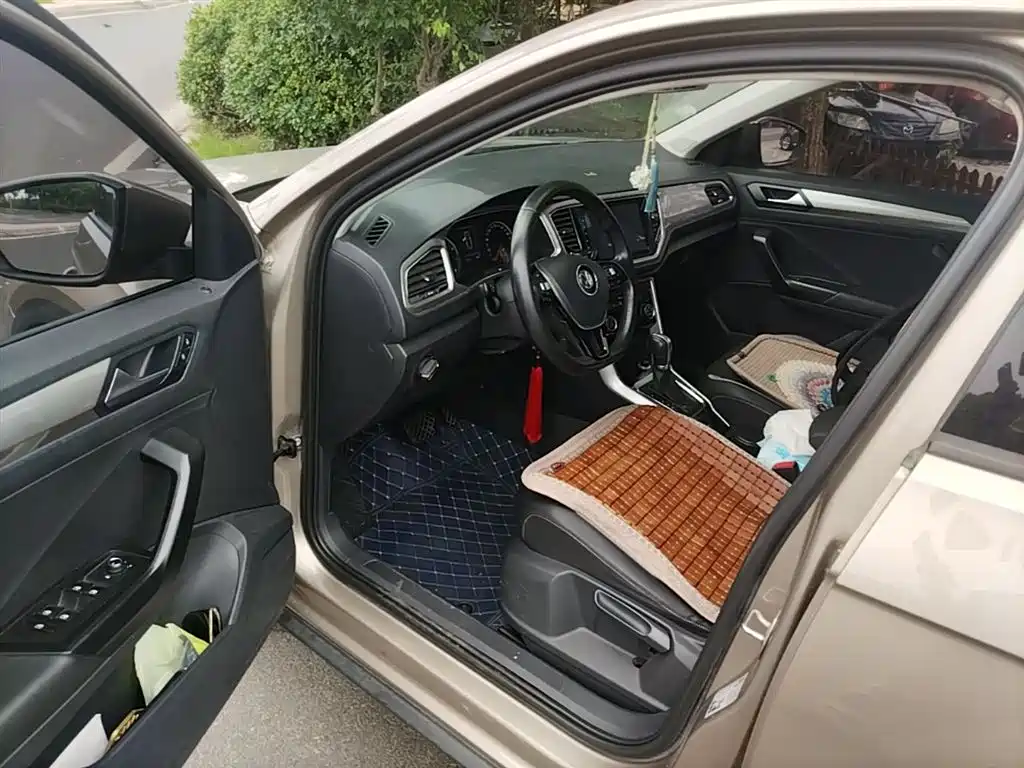 Volkswagen T-ROC 2018 230TSI DSG 2WD Progressive China V фото 16