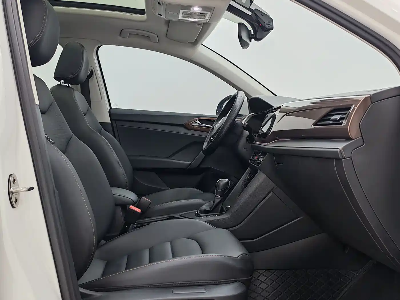 Volkswagen Tharu 2022 280TSI FWD Flagship Edition фото 7