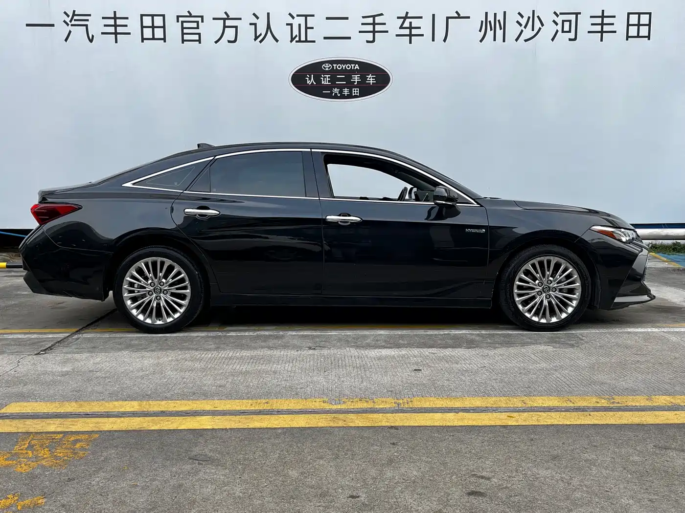 Toyota Avalon 2022 Hybrid 2.5L Limited Flagship Edition фото 4
