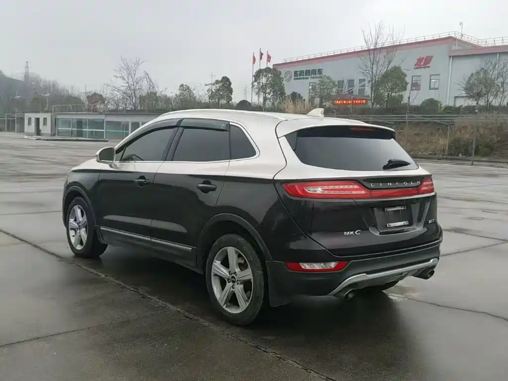 Фото 17 - Lincoln MKC