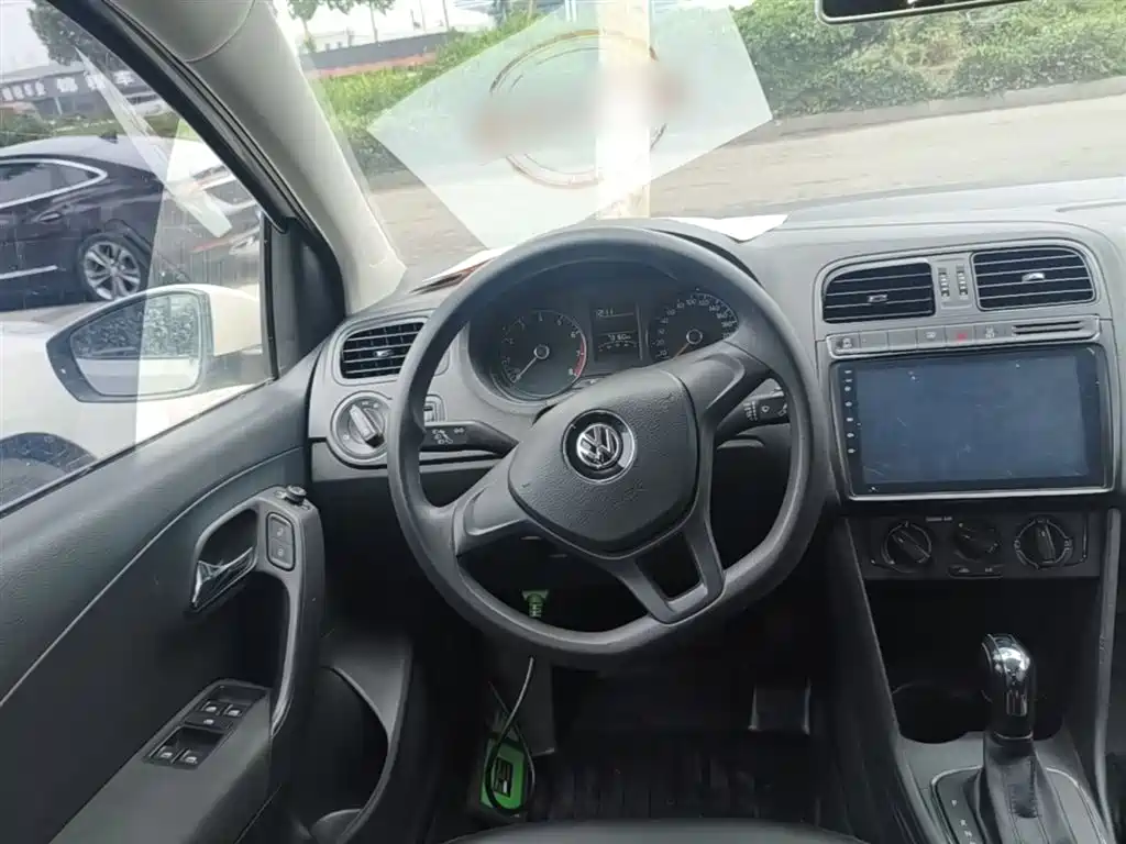 Volkswagen Polo 2018 1.5L Auto Safe Drive фото 11