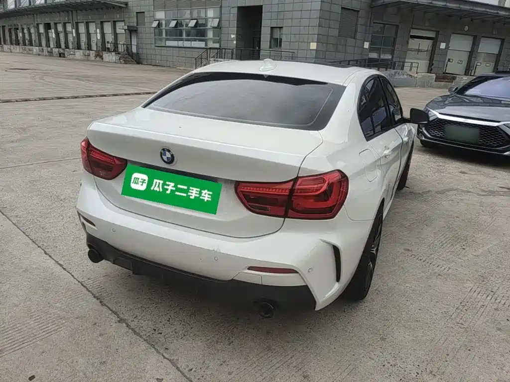 BMW 1 Series 2022 125i M Sport Shadow Edition фото 7