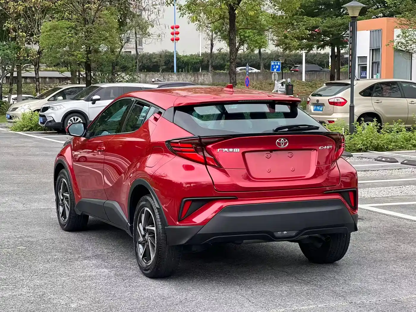 Toyota C-HR 2022 2.0L Leading Edition фото 4