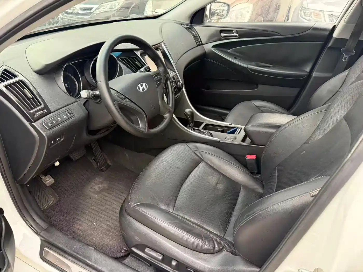 Hyundai Sonata 2013 2.0L Automatic Luxury Edition фото 4