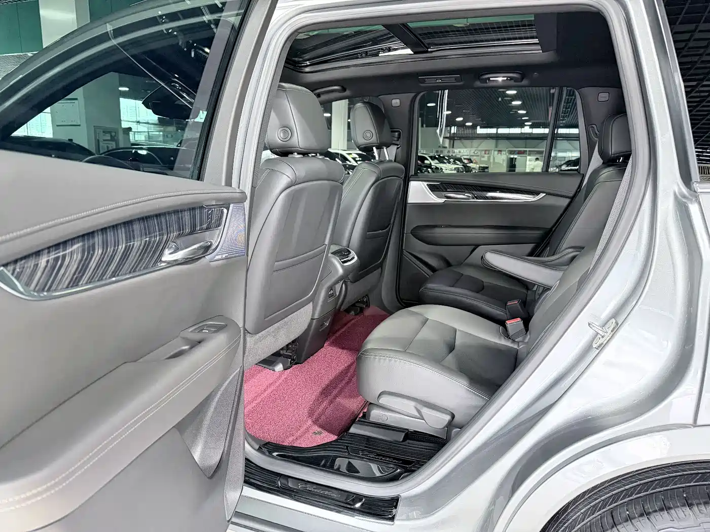CADILLAC XT6