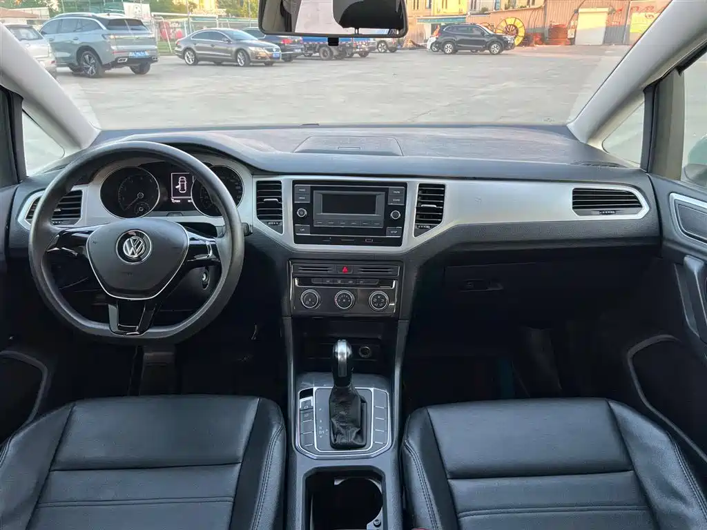 Volkswagen Golf Sportsvan 2019 1.6L Automatic Pure Edition China V фото 11