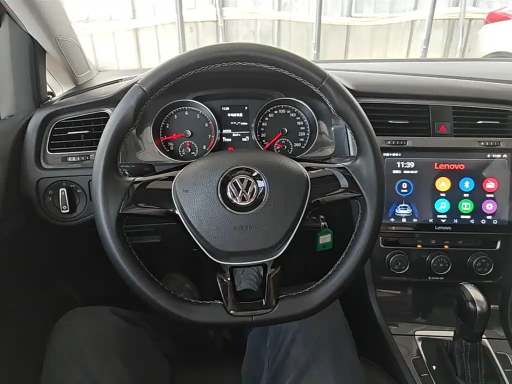 Volkswagen Golf 2017 230TSI Auto Comfort Millionth Anniversary Edition фото 11