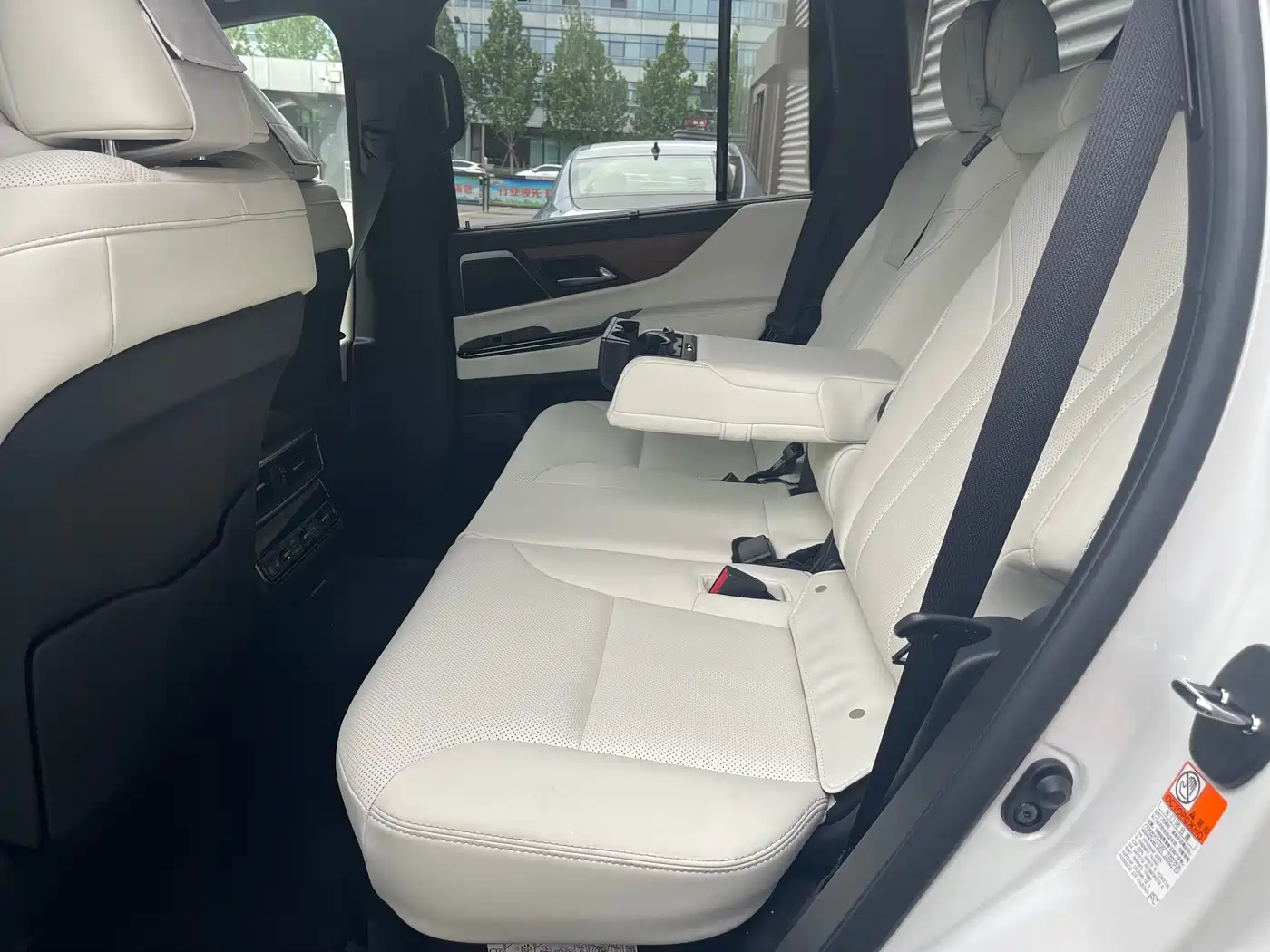Lexus LX 2025 700h Boundary Edition фото 7