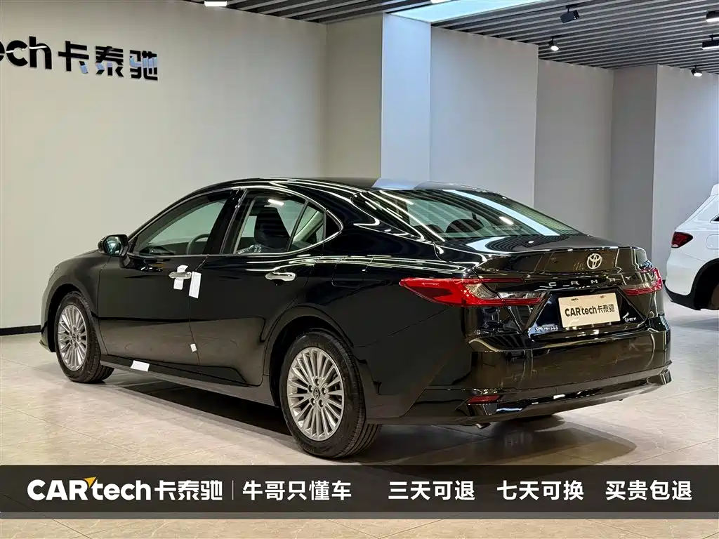 Toyota Camry 2026 Hybrid 2.0HGVP Luxury Edition фото 6