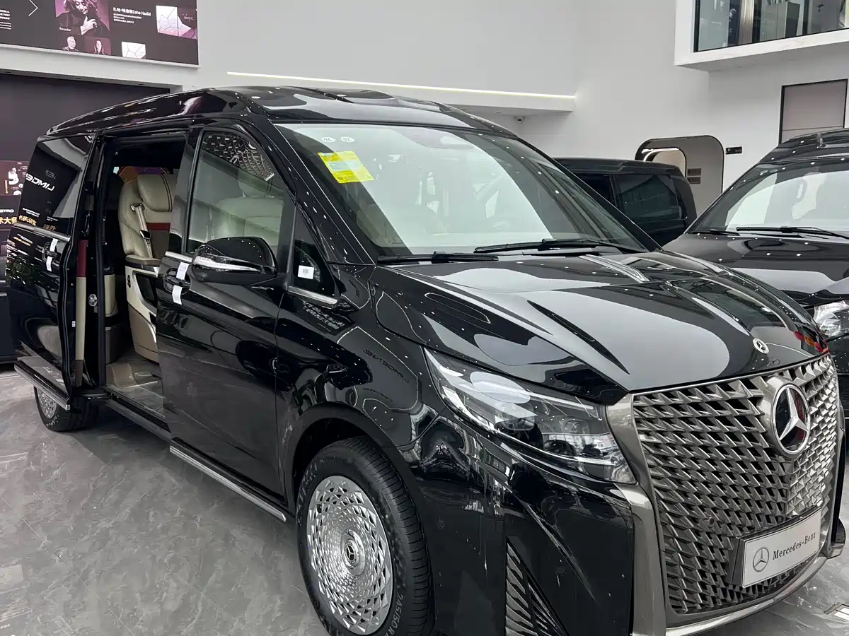 Mercedes-Benz V-Class 2024 V 300 L Long Wheelbase Premium фото 3