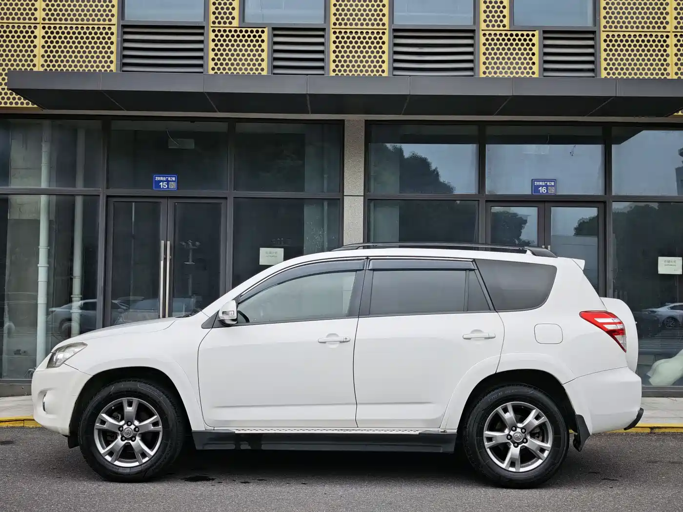 Toyota RAV4 Rongfang 2013 Special Edition 2.0L Auto Classic фото 3