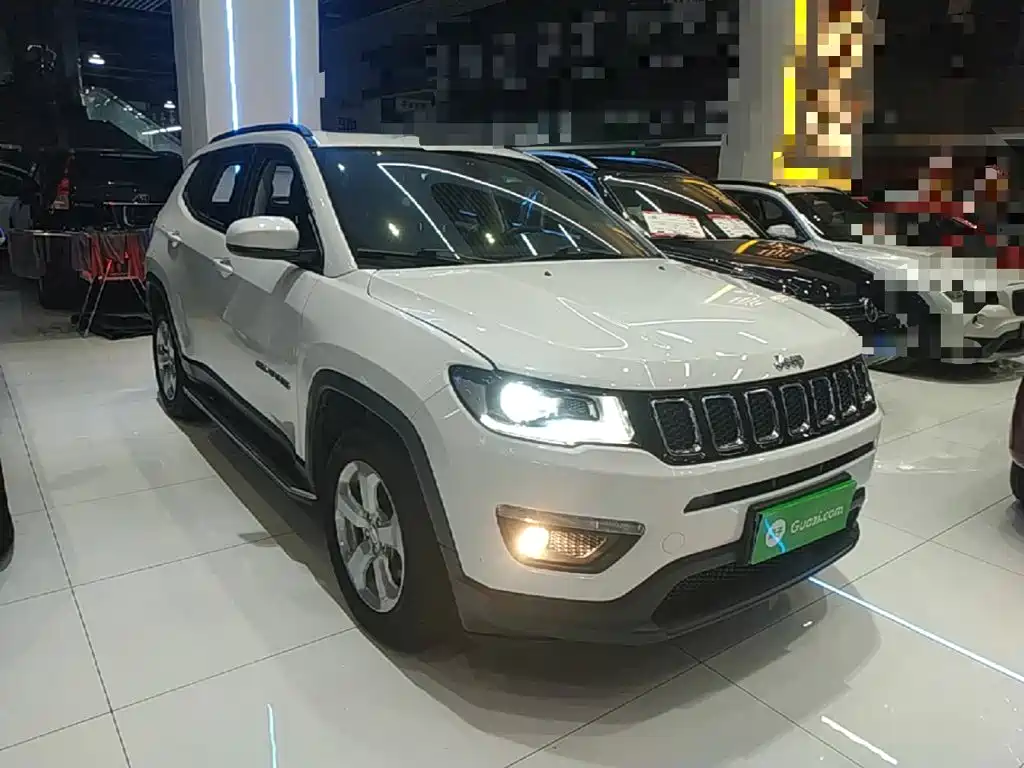 Фото 4 - Jeep Compass