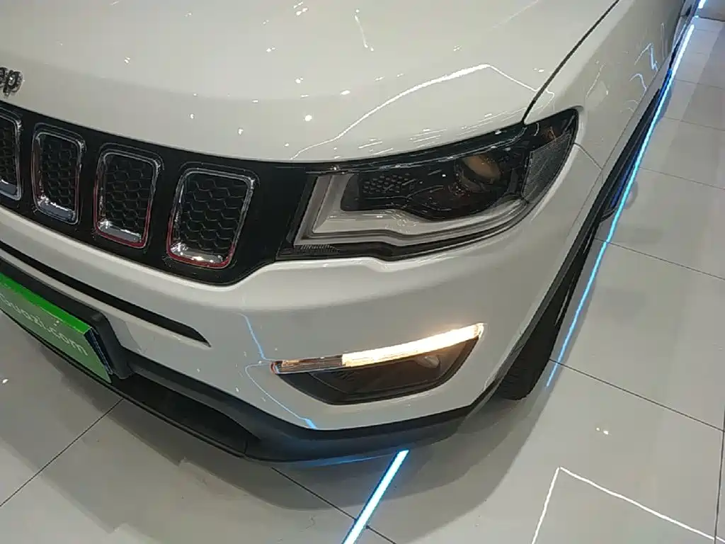 Фото 24 - Jeep Compass