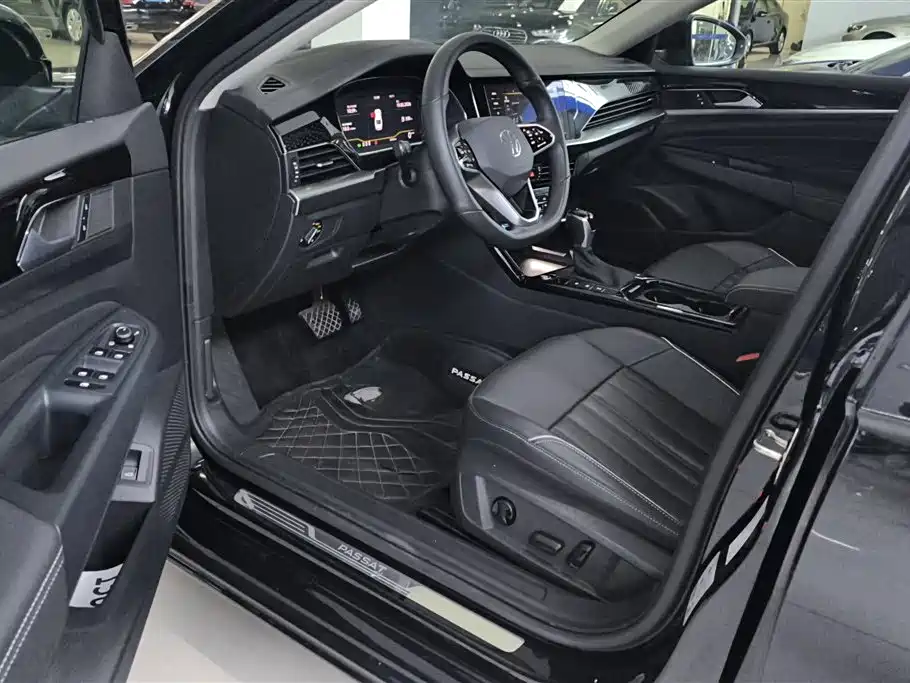 Volkswagen Passat 2023 330TSI Starlight Elite Edition фото 9