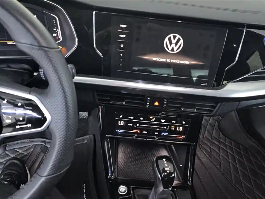 Volkswagen Passat 2023 330TSI Starlight Elite Edition фото 13