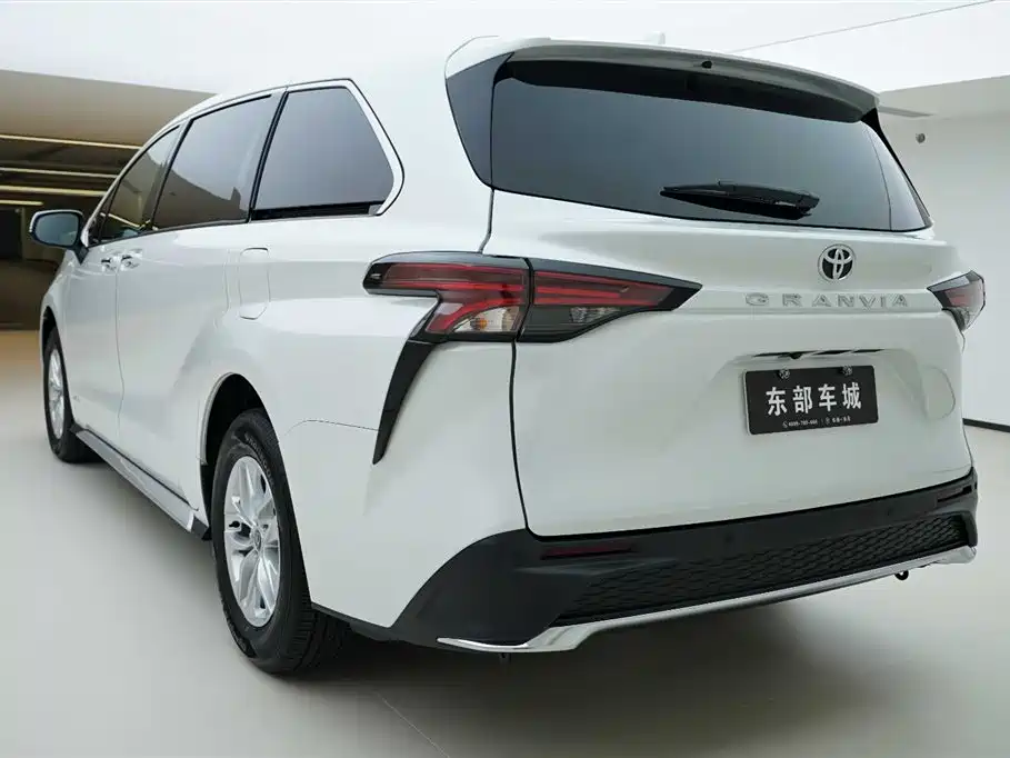 Toyota Granvia 2024 2.5L Hybrid Comfort фото 4