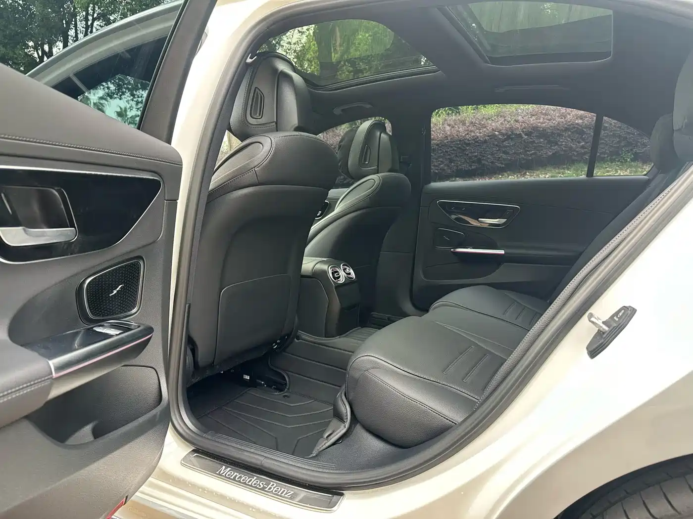 Mercedes-Benz C-Class New Energy 2024 Facelift III C 350 eL фото 6