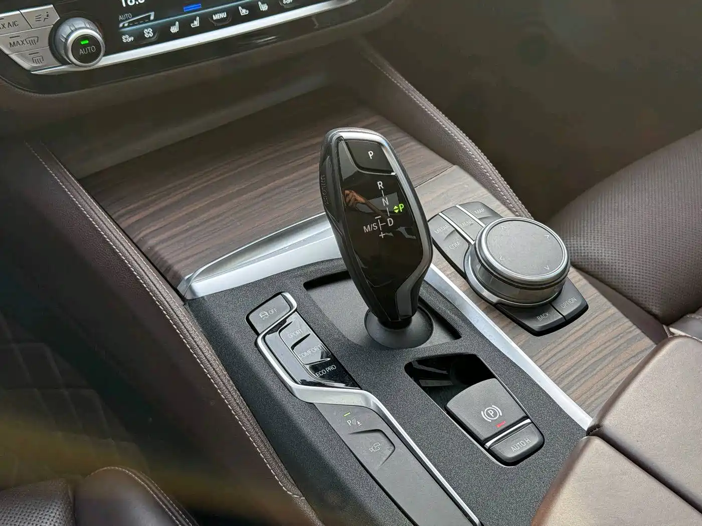 BMW 5 Series 2020 530Li Premium Luxury Package фото 8