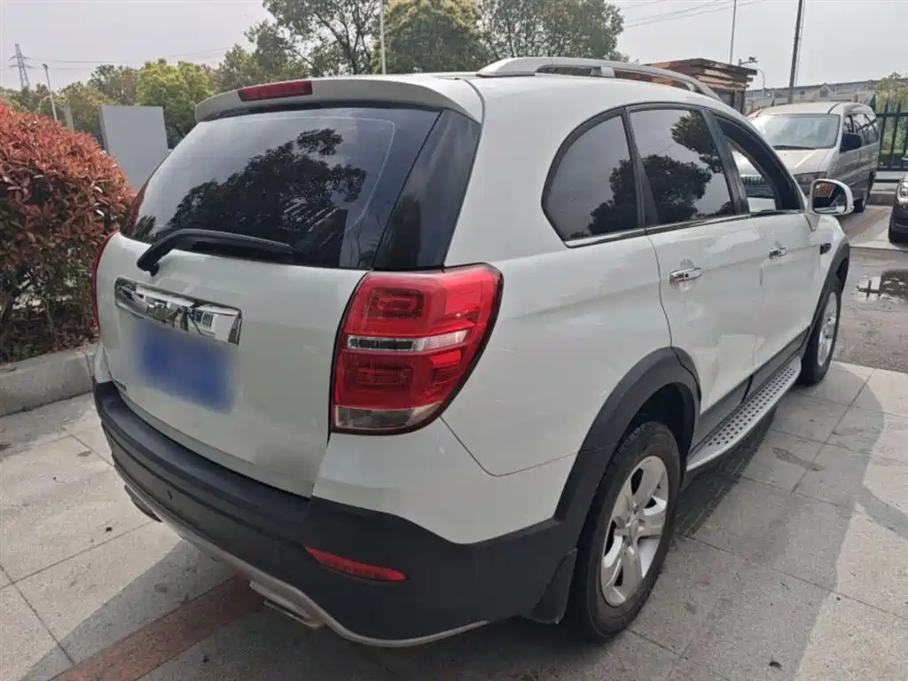 Chevrolet Captiva 2017 2.4L 2WD Luxury Edition 7-Seater фото 6