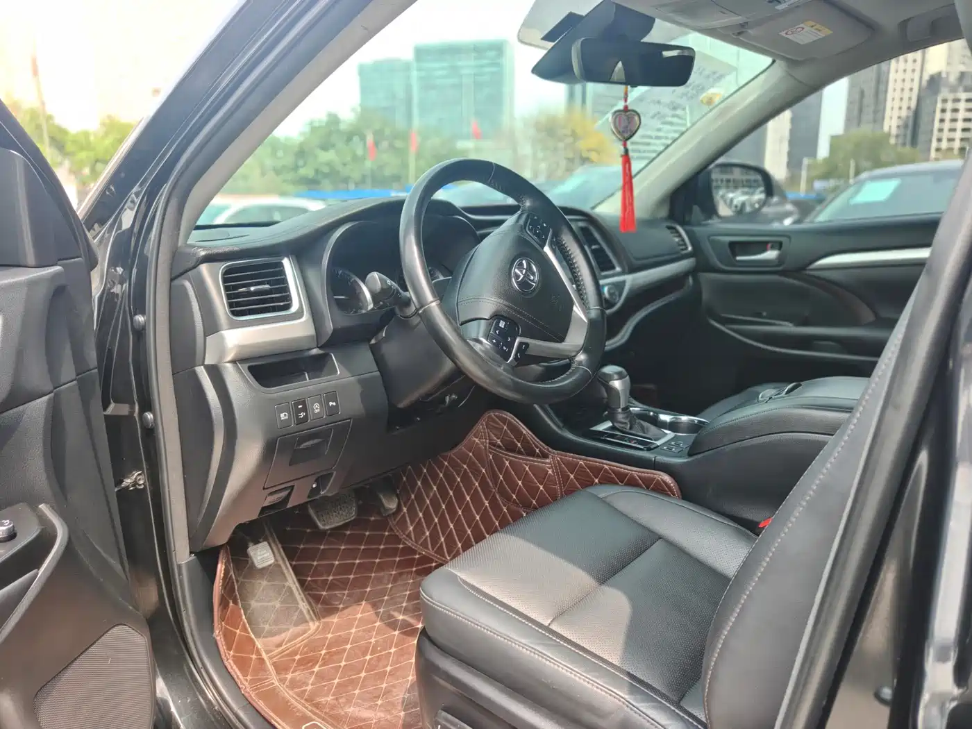 TOYOTA HIGHLANDER