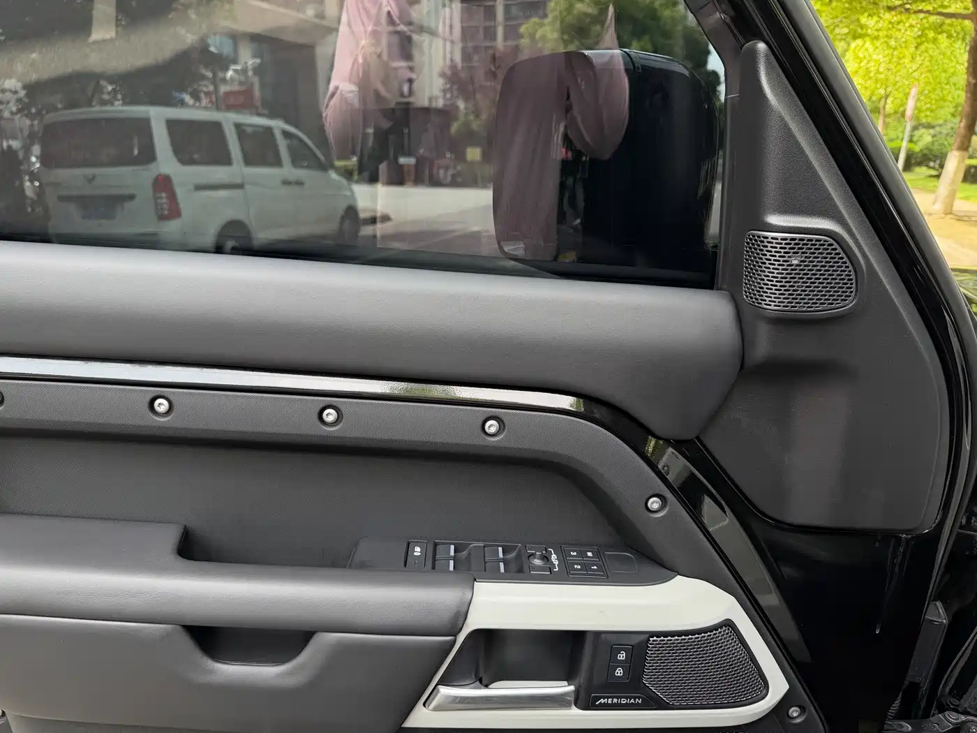 LAND ROVER GUARD