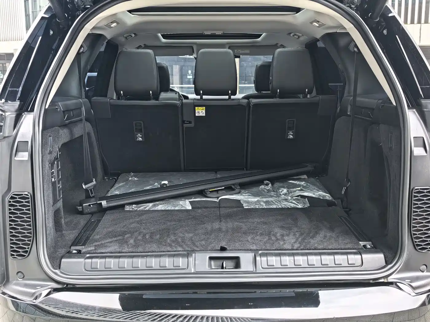 Land Rover Discovery 2023 360PS R-Dynamic S фото 17
