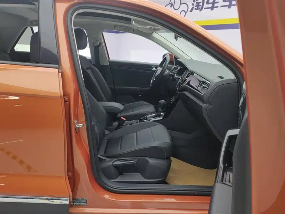 Volkswagen T-ROC 2018 280TSI DSG 2WD Comfort (China V) фото 8
