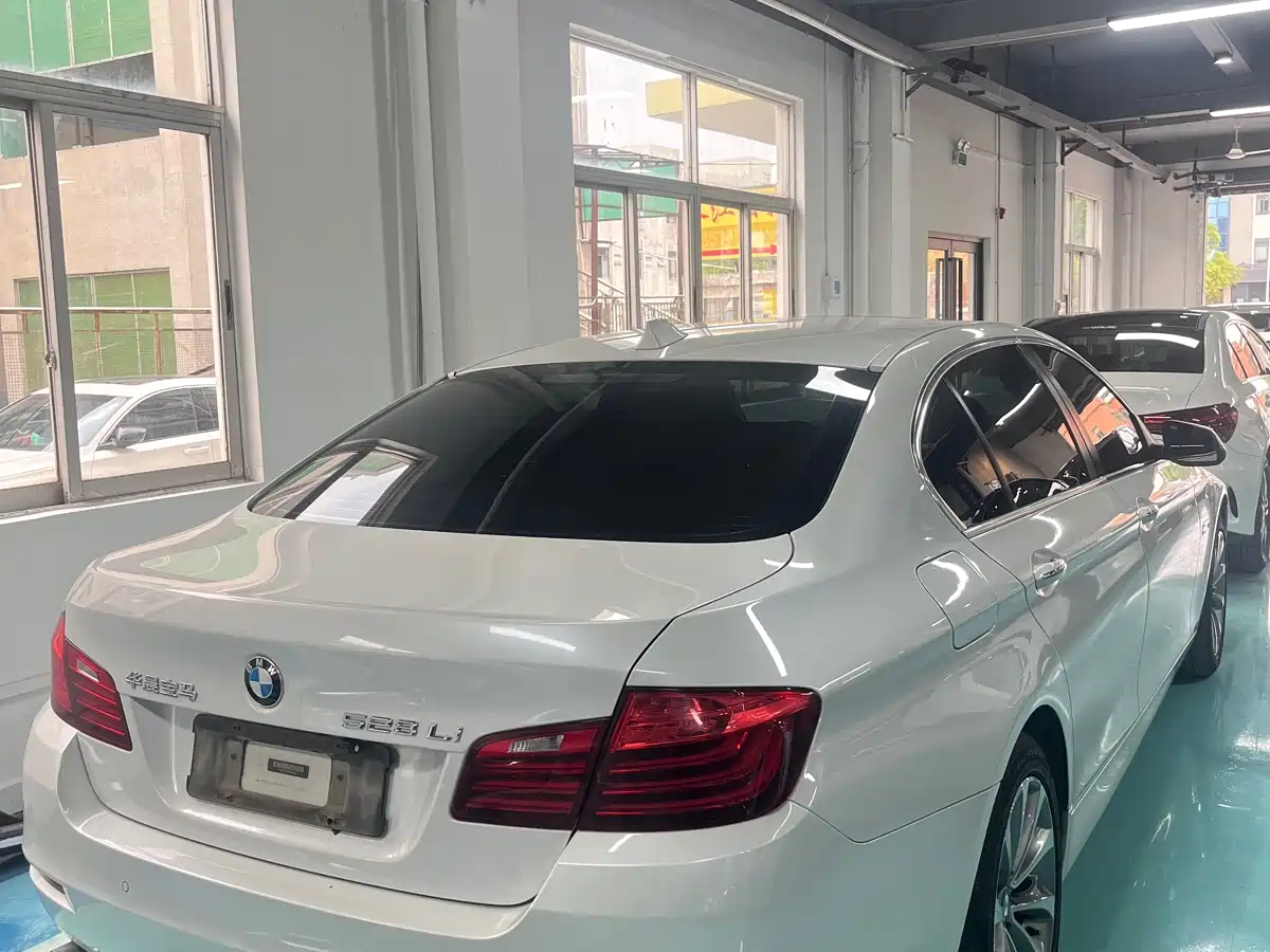 BMW 5 Series 2017 528Li Leading Edition фото 16